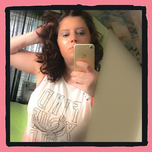 Meet your Posher, Courtney - Picture 3 of 8